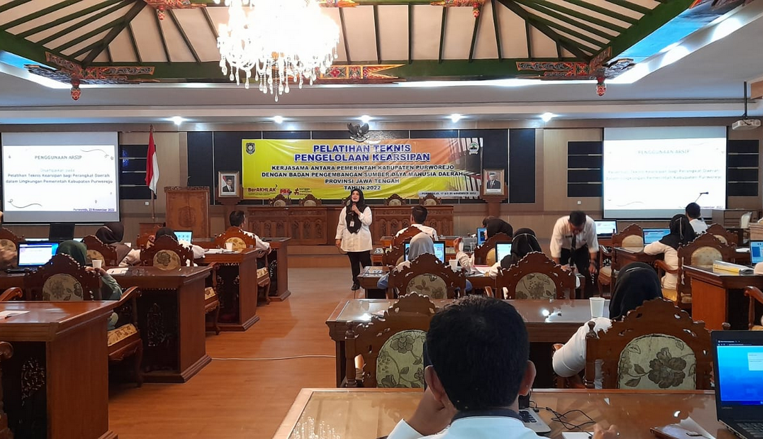 Penggunaan dan Pemeliharaan Arsip Disampaikan pada Kegiatan Pelatihan Teknis Pengelolaan Kearsipan