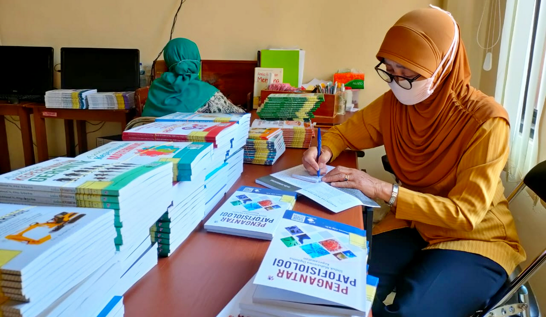 Kegiatan Penyelesaian Pengelolaan Buku Perpustakaan/ Bahan Pustaka