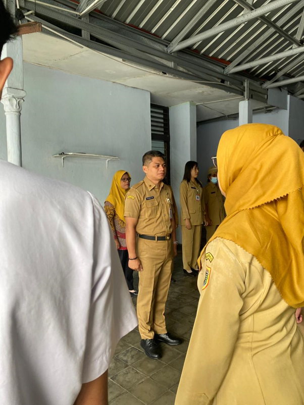 Mengawali Tahun Baru : Kepala Dinpusip Ajak Pegawai Satukan Langkah di Apel Pagi