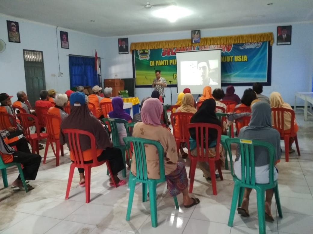 Layanan Perpustakaan Keliling di Panti Pelayanan Sosial Lanjut Usia