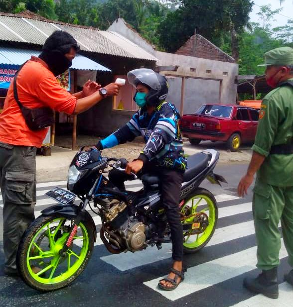 Staf Dinarpus Kabupaten Purworejo Ikut Jaga Posko Perbatasan