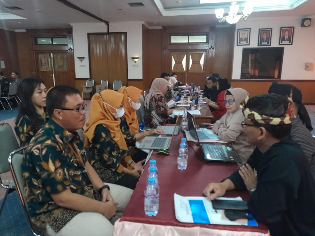 Tim Pengawas Kearsipan Kab Purworejo, Melaksanakan Entry Data Pengawasan di Dinarpus Provinsi Jawa Tengah