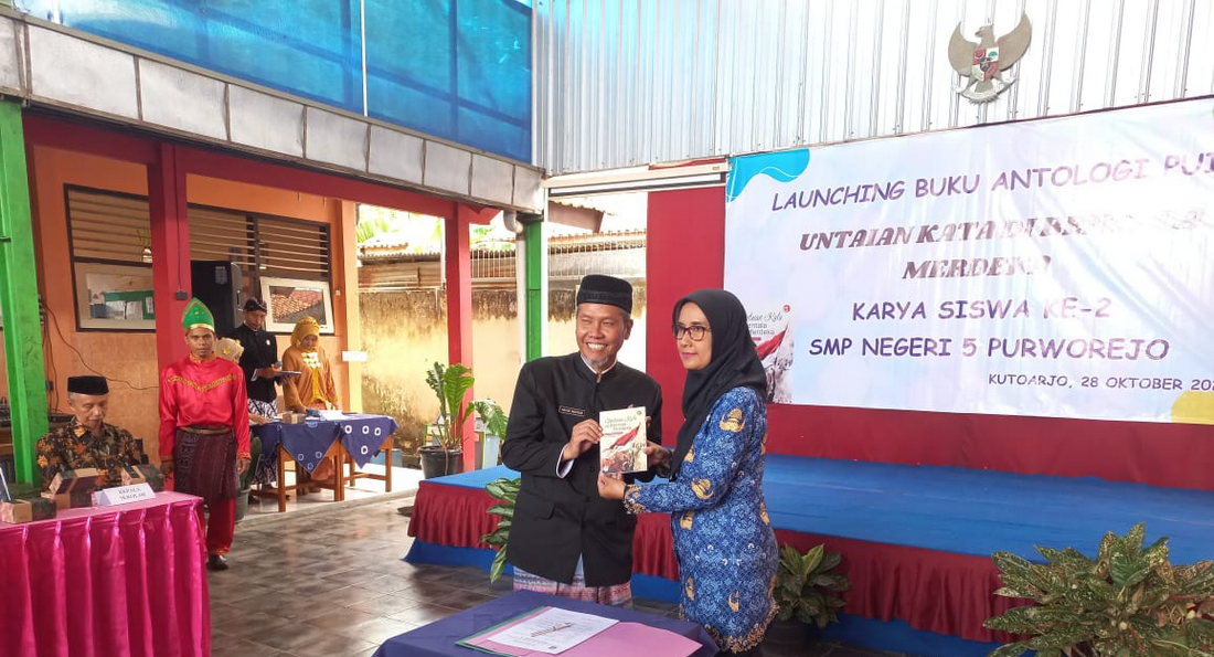 Dinpusip Purworejo Hadiri Peluncuran Buku Antologi Puisi \"Untaian Kata di Bentala Merdeka\" 