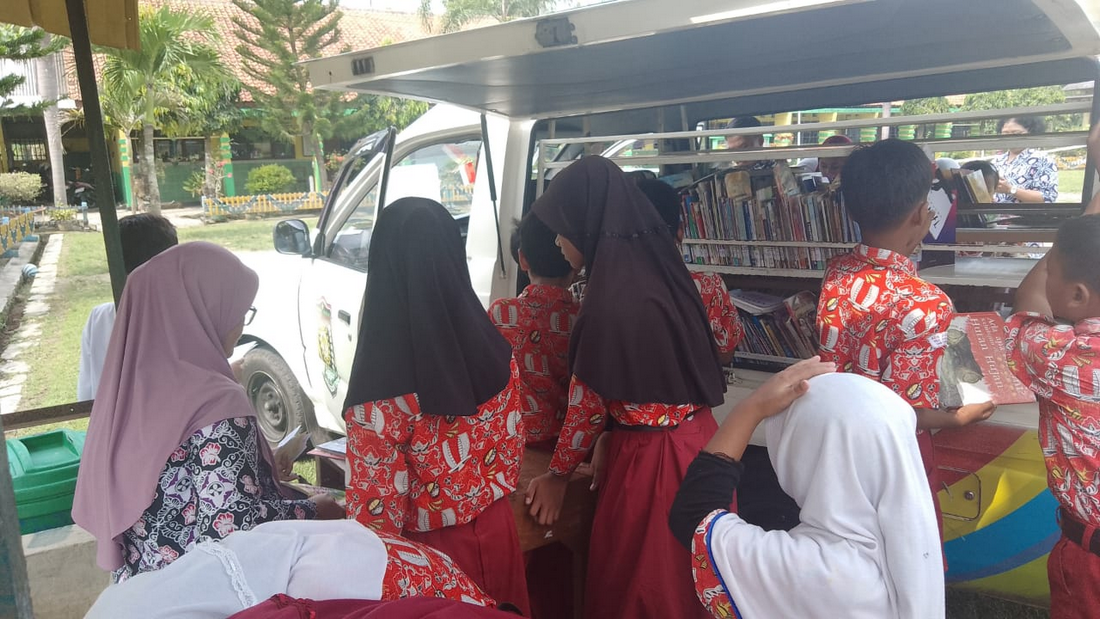 Mobil Keliling Ikut Dorong Minat Baca