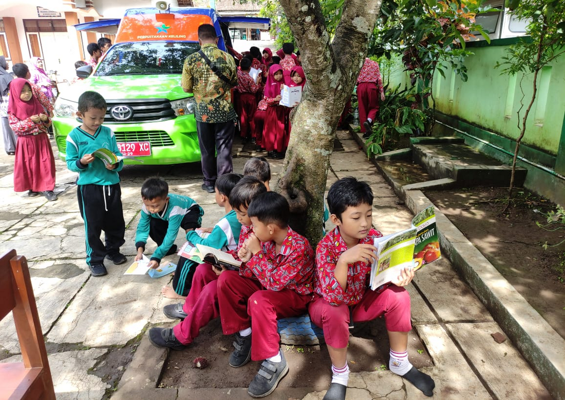 Mobil Layanan Perpustakaan Keliling Ramai di Gruduk