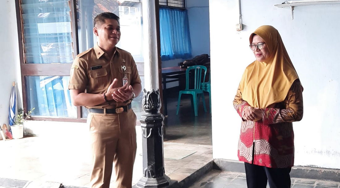 Ning 38 Tahun Berjibaku Dengan Buku