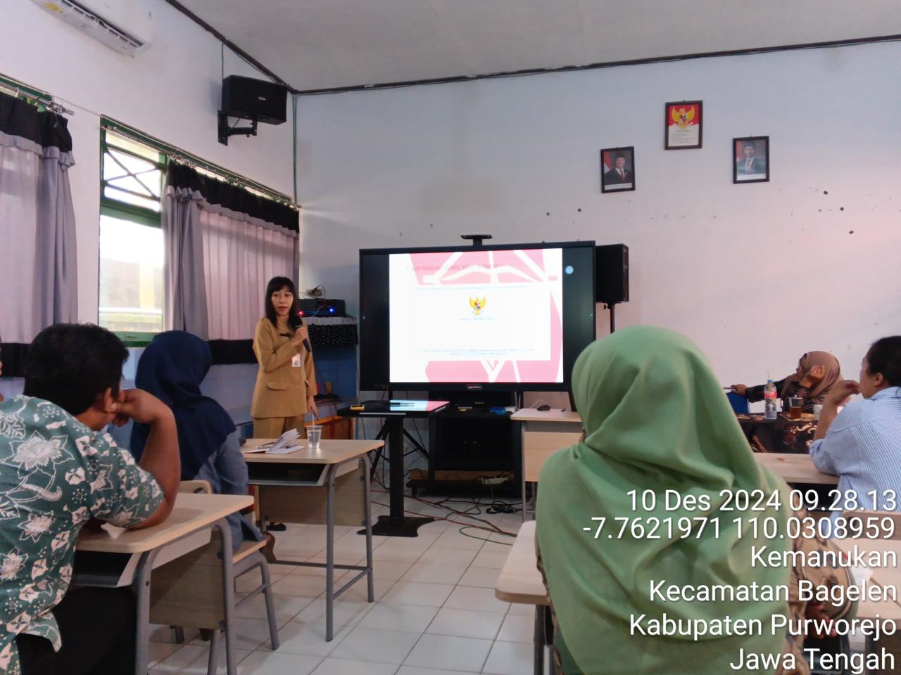 Arsiparis Dinpusip Menjadi Narasumber Pelatihan Kearsipan bagi Tendik SMK N 7 Purworejo