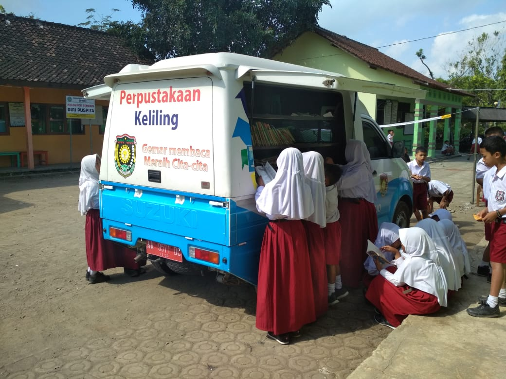 Perpustakaan Keliling Sarana Pemenuhan Kebutuhan Informasi