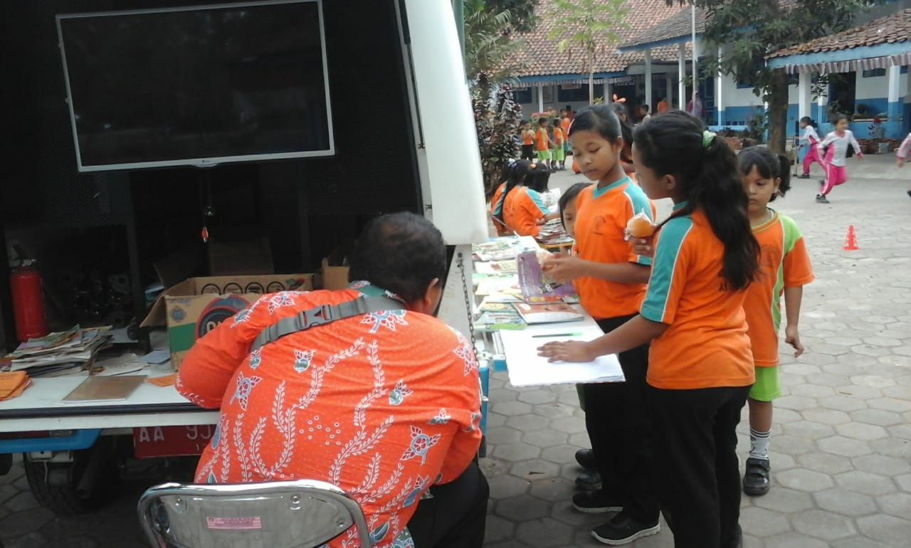 Memenuhi Kebutuhan Informasi Peserta Didik